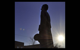 Picture of Lincoln Statue with text "Presidents Day Monday Feb. 21"