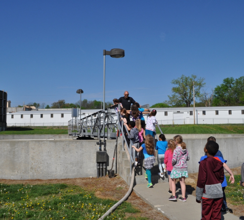 children tour the Leavenworth Wastewater Treatment plant