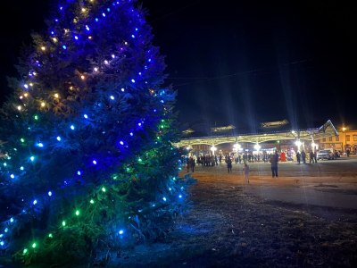 In November 2022, Mayor Camalla Leonhard and First-Grader Jonathan Harmon  officially lit the tree at Haymarket Square.