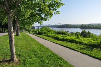 photo of the bridge over the Missouri River at Leavenworth